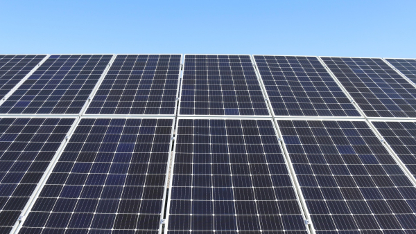 Wartung und Reinigung von Solarpanels zahlen sich aus